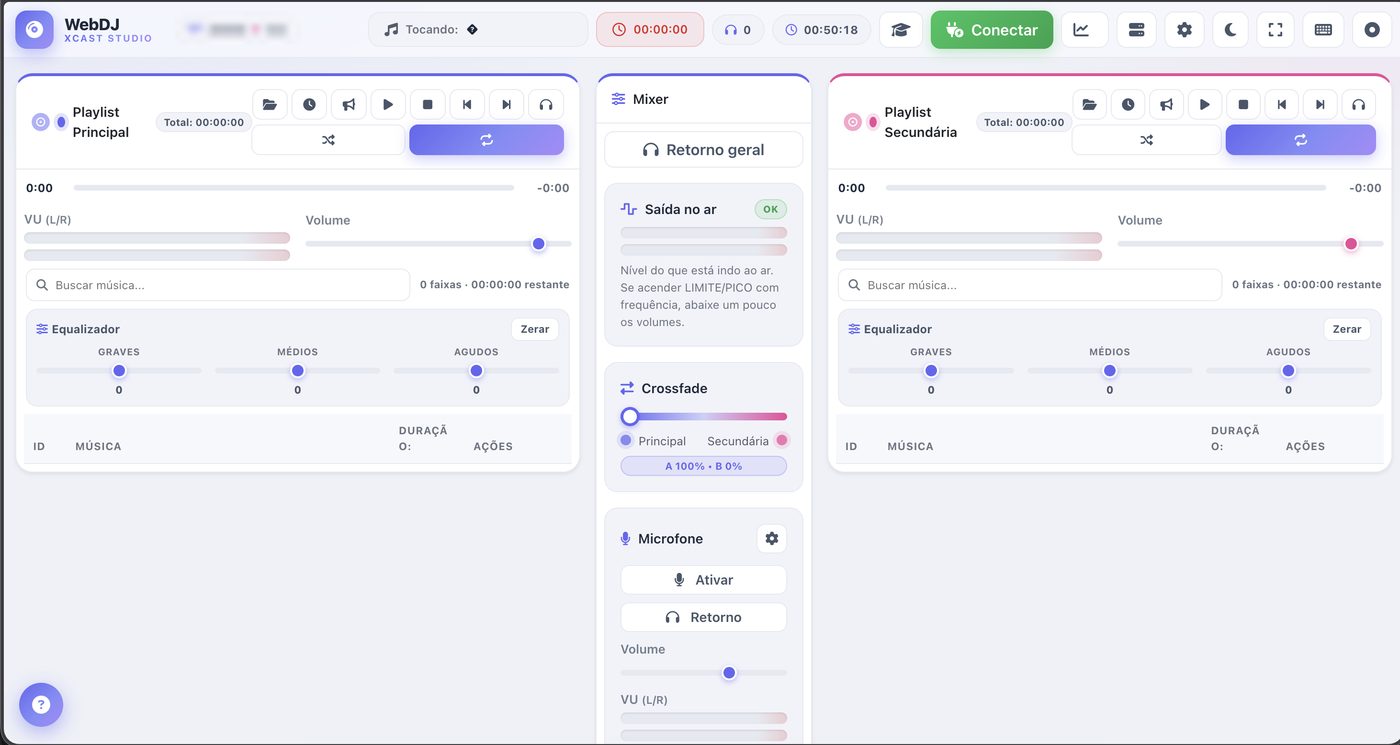 Cabine do WebDJ no navegador, com dois decks, mixer e microfone